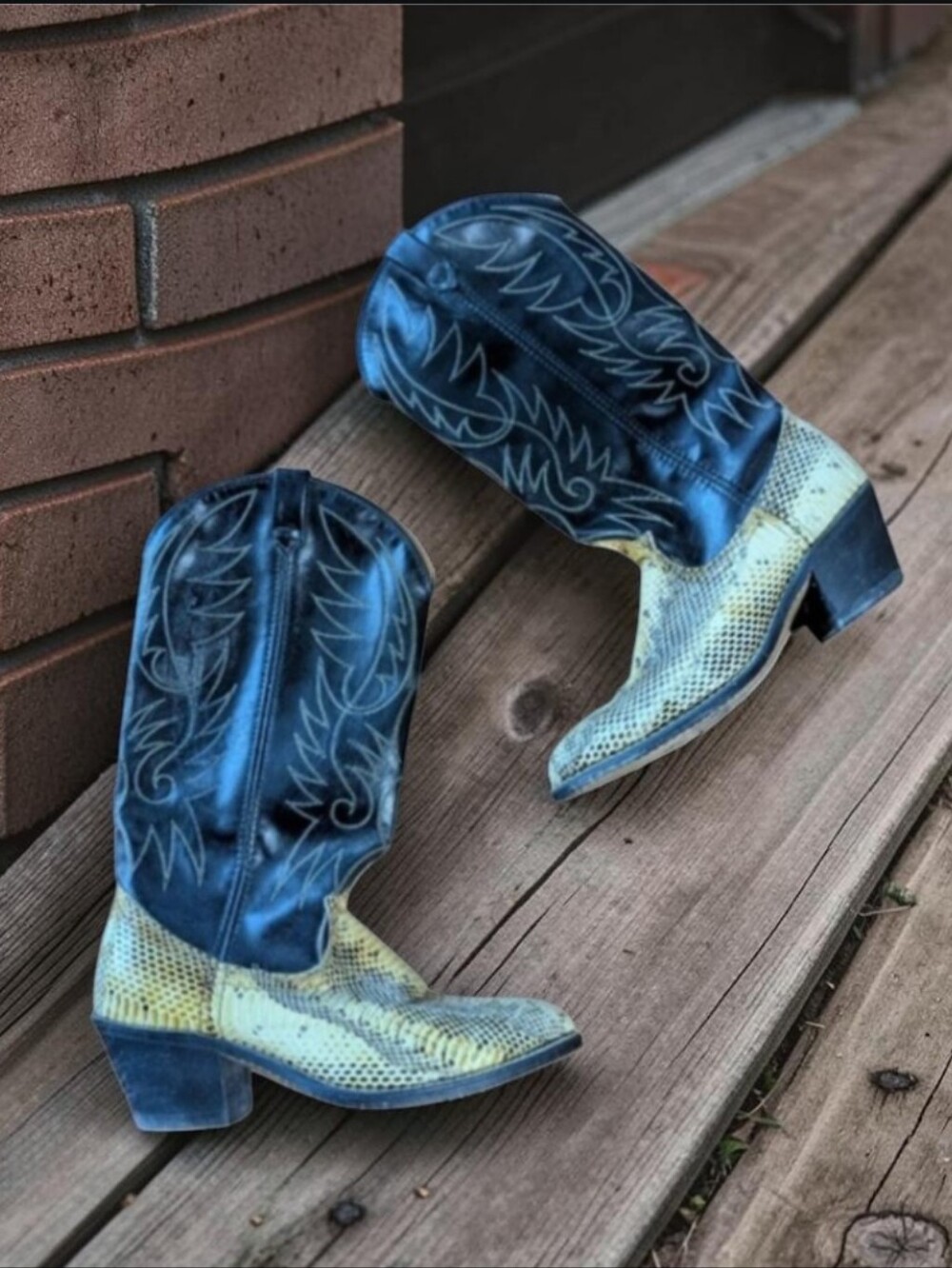 Vtg ACME Black & Cream Western Snake Embossed Cowboy Cowgirl Boots Sz 6.5